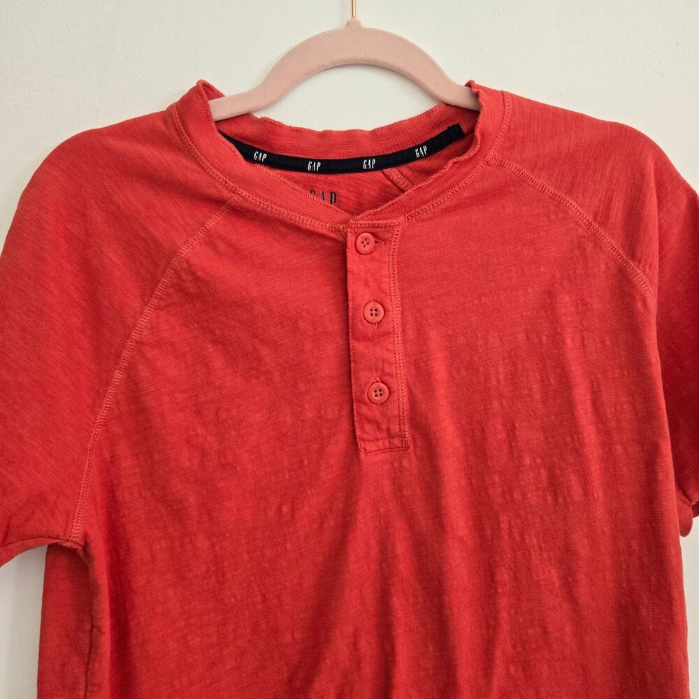 Gap Men Henley Short Sleeve Tee Casual Red Raglan Sleeves Cotton Basics Medium - Picture 4 of 10
